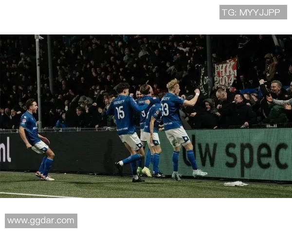 埃因霍温与登博思比赛结果揭晓球迷热议精彩瞬间与战术分析