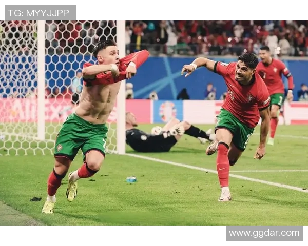 坎塞洛在足球场上的华丽转身与战术价值分析