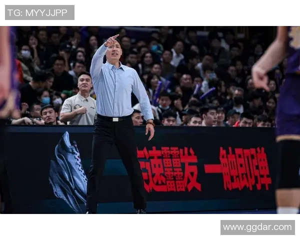 四川男篮与八一队激战正酣谁能在这场对决中笑到最后