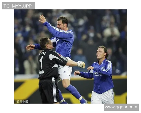 沙尔克04队迎战强敌全力争胜期待精彩对决 沙尔克04队迎战强敌全力争胜期待精彩对决