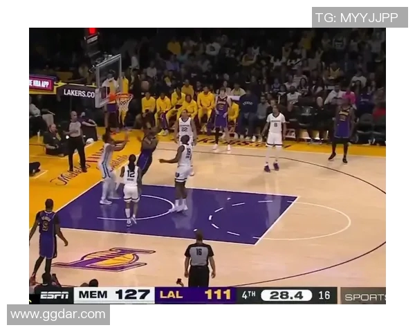 湖人对决灰熊的精彩较量分析与赛后点评