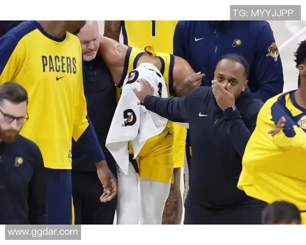 火箭队与步行者队激战77分差距精彩对决引发球迷热议 火箭队与步行者队激战77分差距精彩对决引发球迷热议