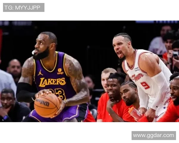湖人对火箭激战正酣一场决定季后赛命运的关键对决即将上演