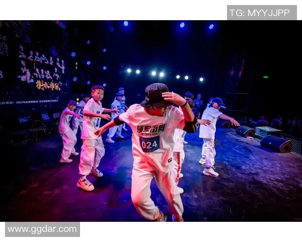 重庆街舞队在世界街舞大赛中的精彩表现与状态分析