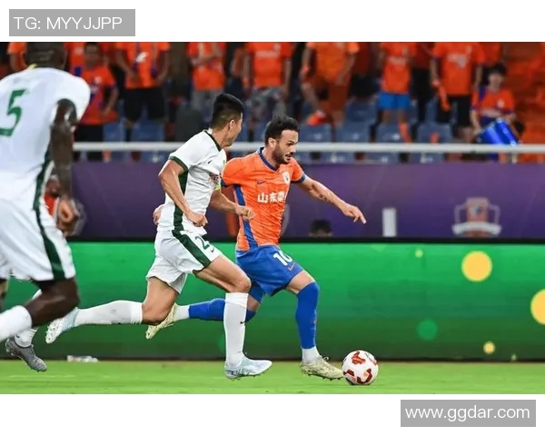 北京国安与山东队激战正酣比分悬念不断球迷期待精彩反转